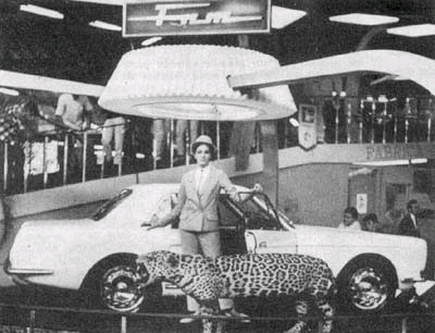 O Onça durante seu lançamento no Salão do Automóvel de 1966.
