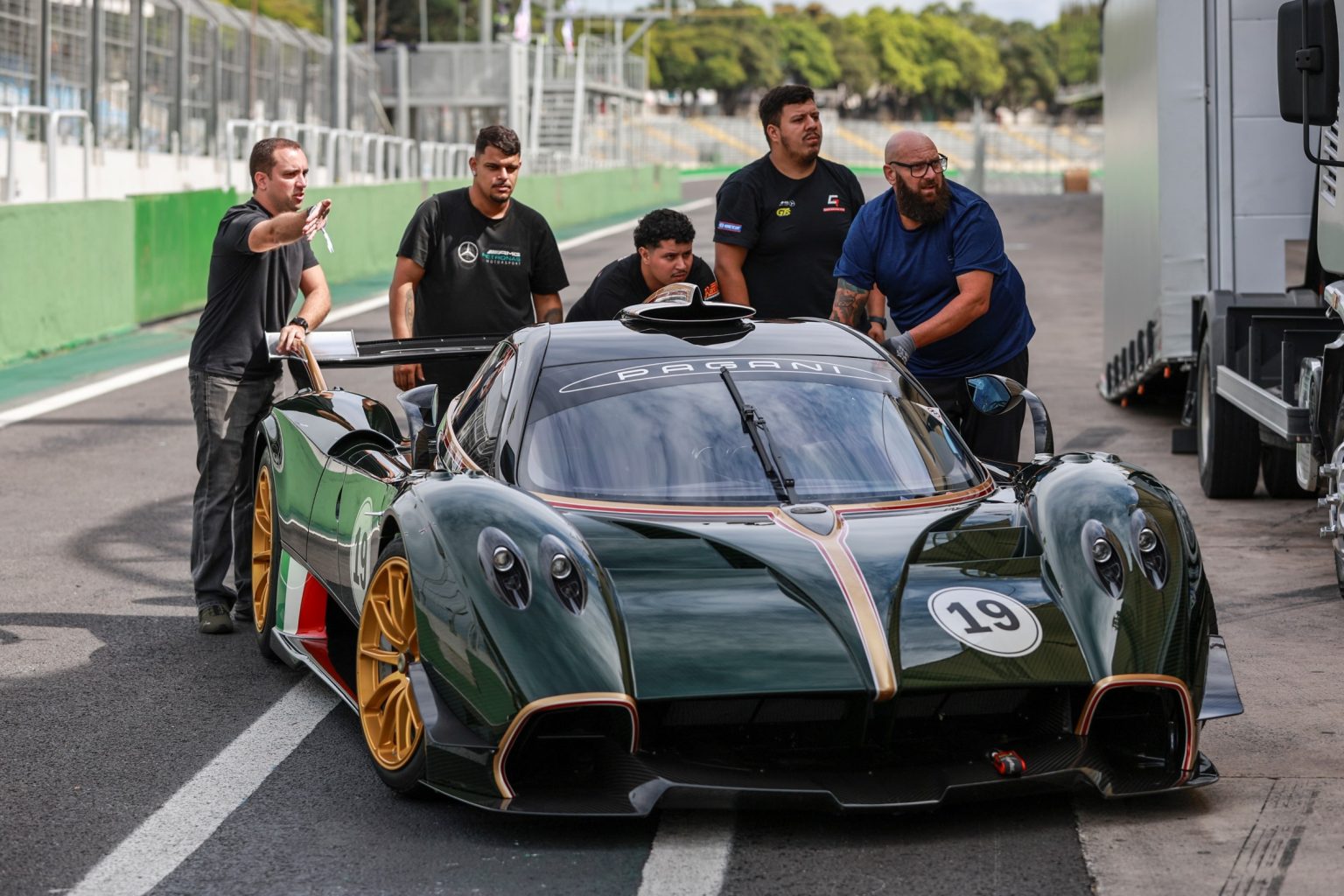 Hypercar à Brasileira: chega ao Brasil o primeiro Pagani Huayra R ...